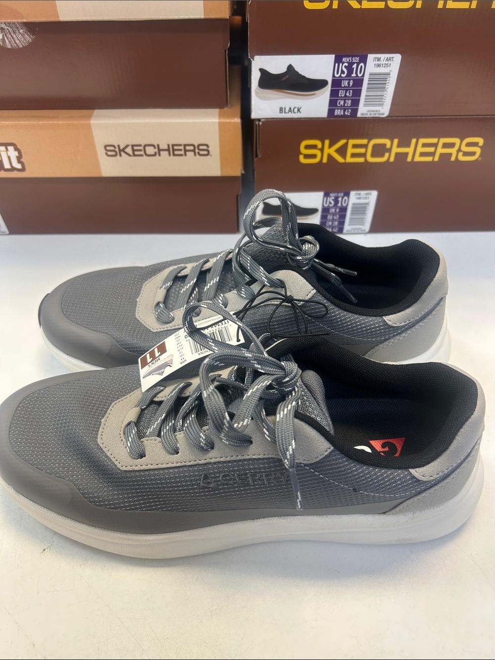 Skechers Men's Size 11 Black and Gray Lightweight Lace-Up Sneakers 0525